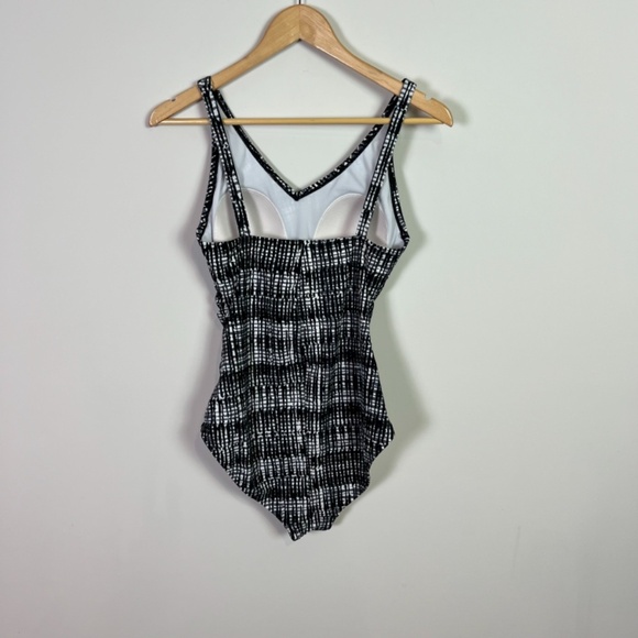 Speedo Women’s Black White Print One Piece Swimsuit Swim Size 10 - Picture 4 of 9